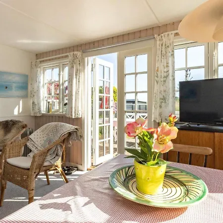 3 Person In Karrebaeksminde-by Traum