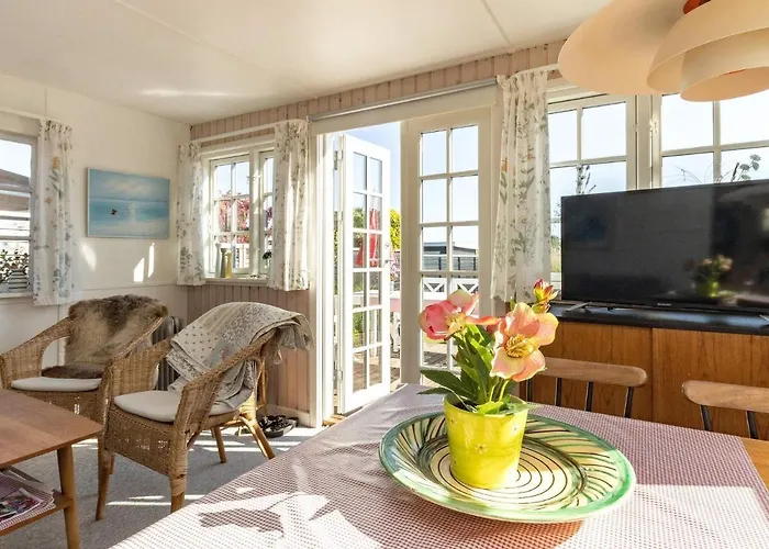 3 Person In Karrebaeksminde-by Traum